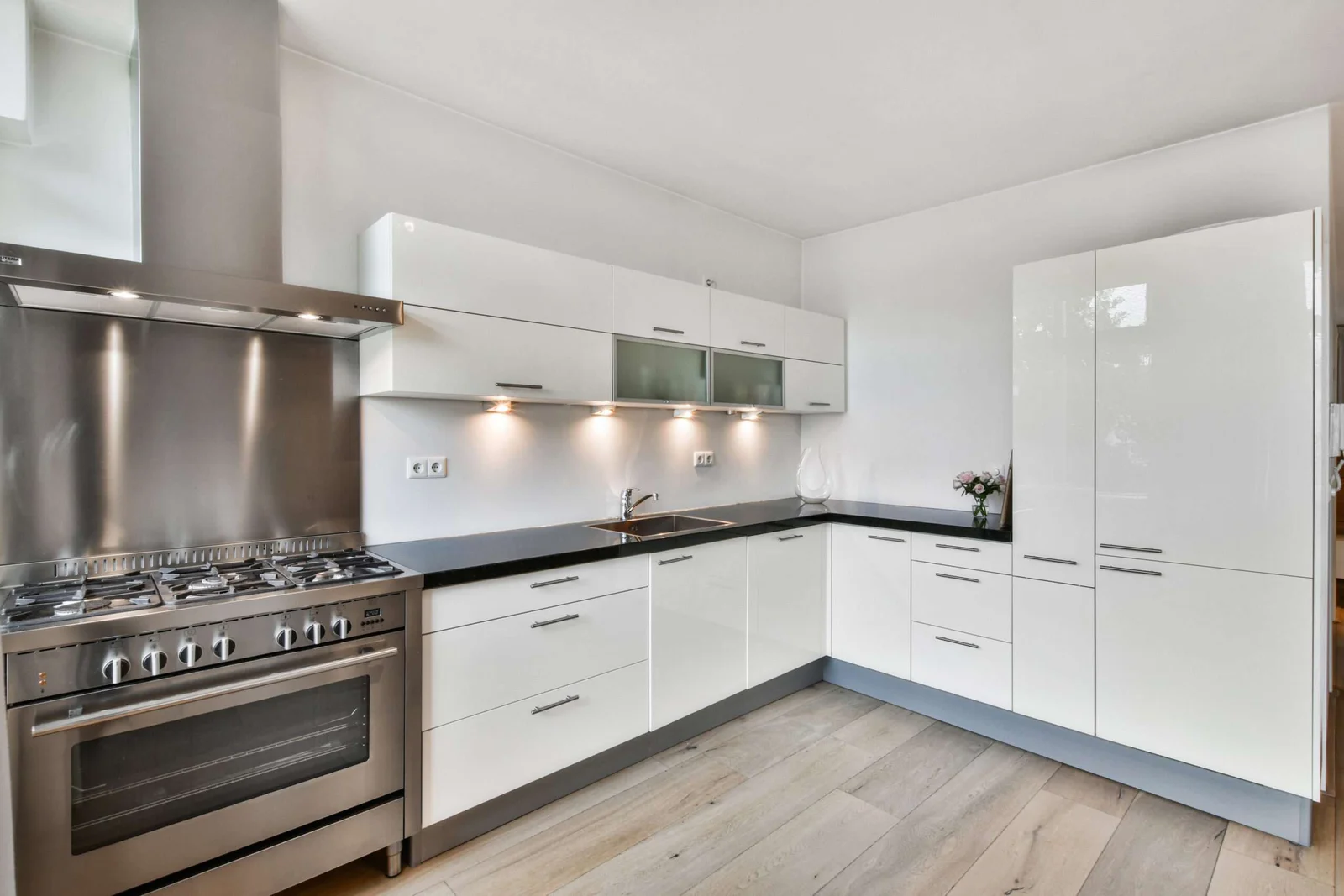 Top Kitchen Platform Materials for Indian Homes – Style Meets Strength